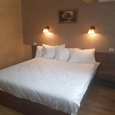 Efm Motel *
